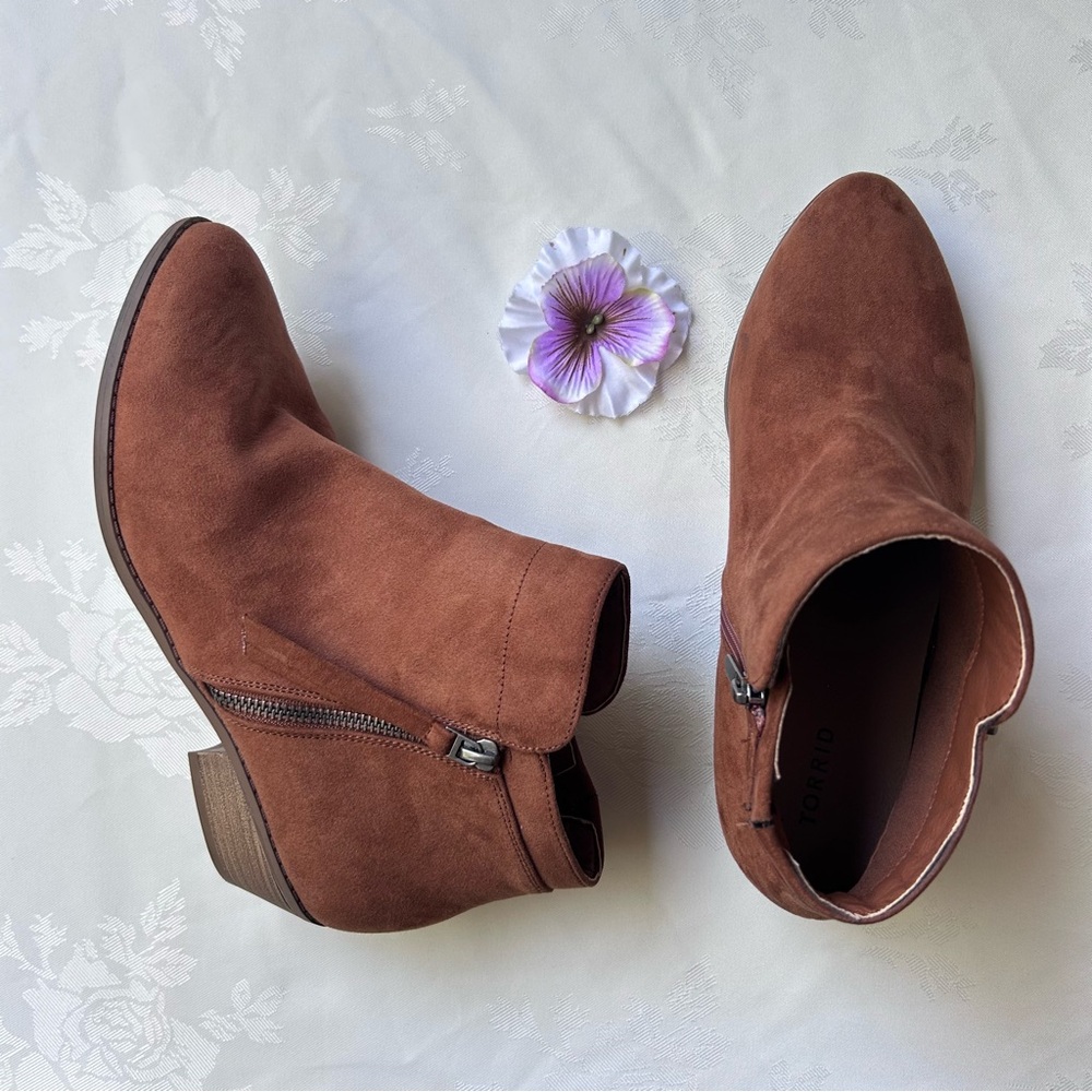 Torrid Cognac Faux Suede Ankle Booties Tassel Side Zip 8.5W